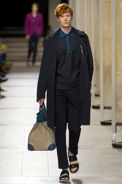 Look 30